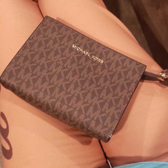 Clutch - Picture 4 of 6